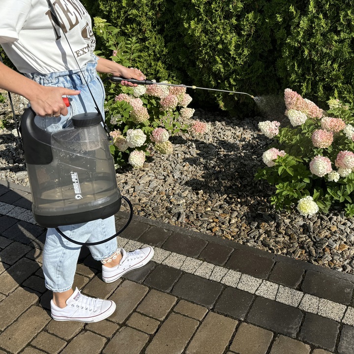 ELEKTRYCZNY OPRYSKIWACZ OGRODNICZY 5L AKUMULATOROWY LEKKI lanca teleskopowa2 ELEKTRYCZNY OPRYSKIWACZ OGRODNICZY 5L AKUMULATOROWY LEKKI lanca teleskopowa2