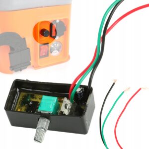 REGULATOR NAPIECIA OPRYSKIWACZA AKUMULATOROWEGO